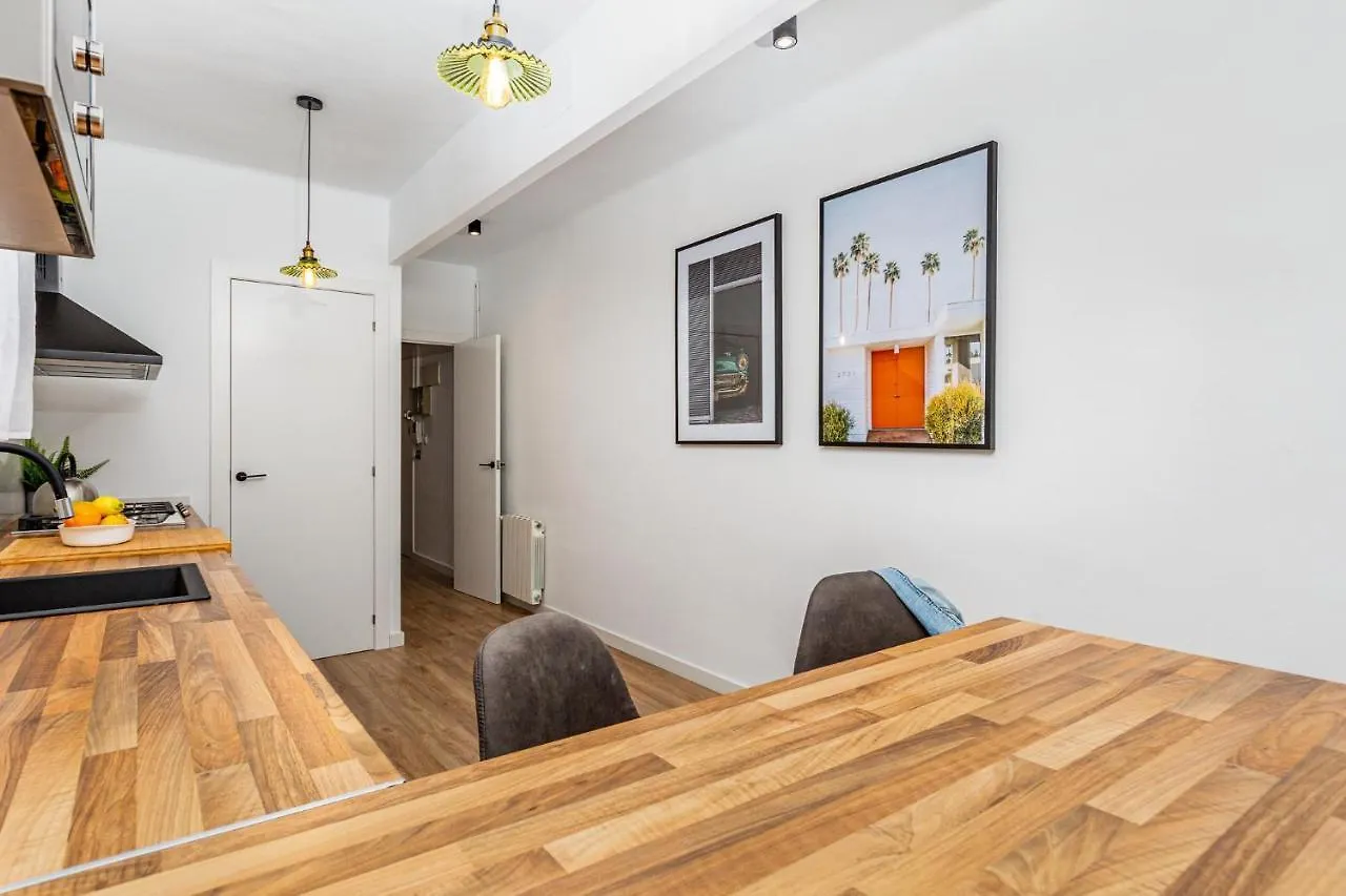 Simply Stunning - Hidden Gem, Heart Of Poble Sec Apartment Barcelona Spain