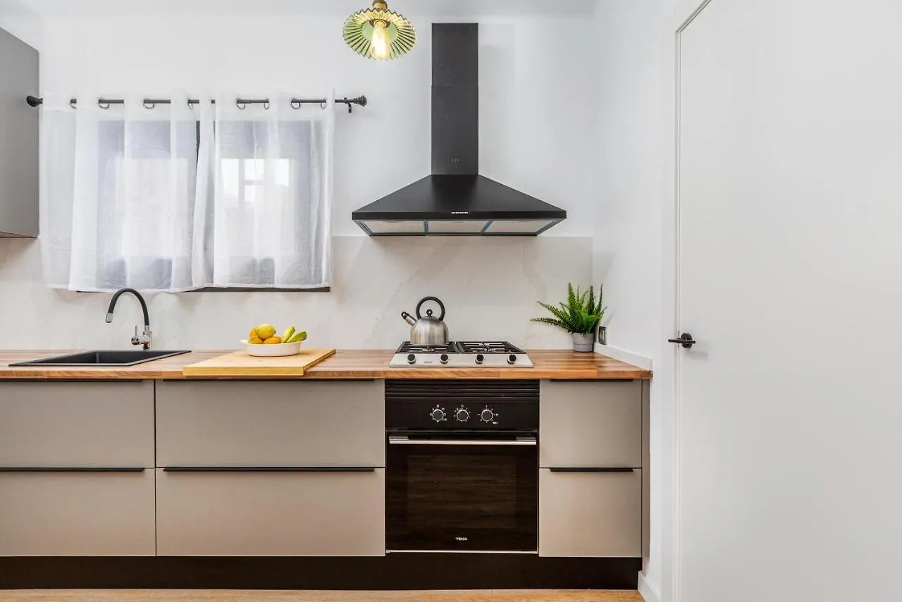 Simply Stunning - Hidden Gem, Heart Of Poble Sec Apartment Barcelona 0*,  Spain