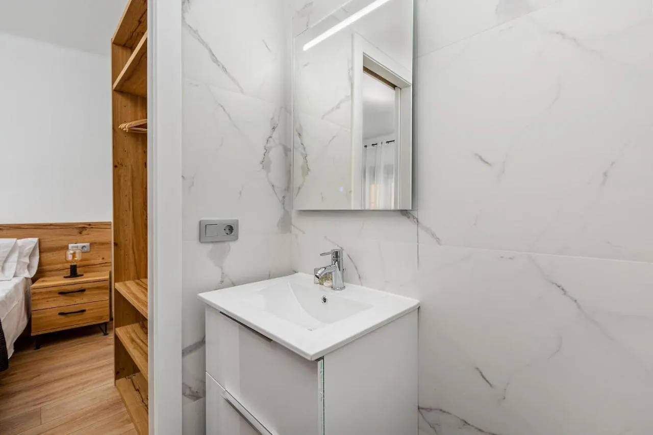 Simply Stunning - Hidden Gem, Heart Of Poble Sec Apartment Barcelona
