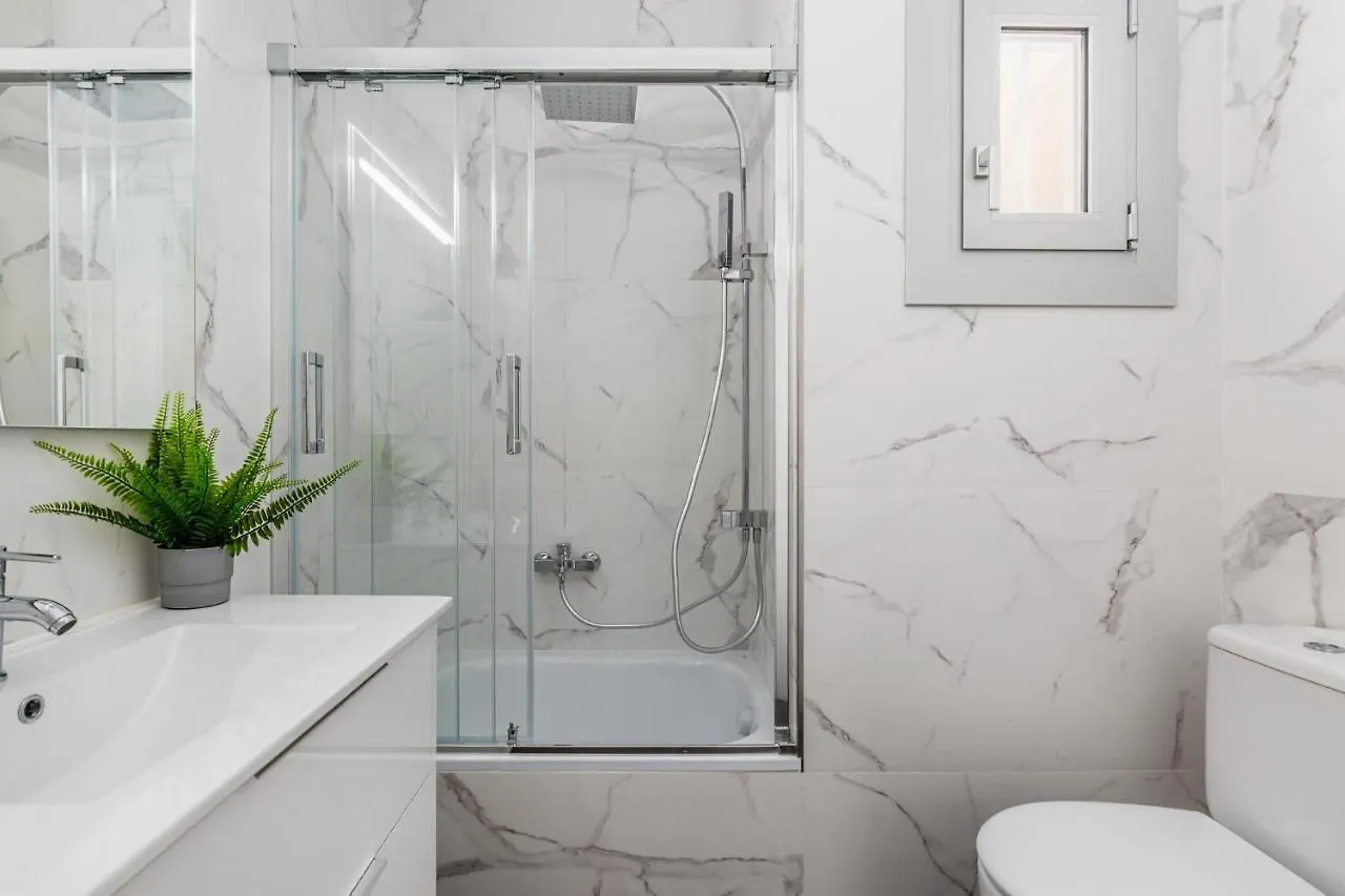 Simply Stunning - Hidden Gem, Heart Of Poble Sec Apartment Barcelona