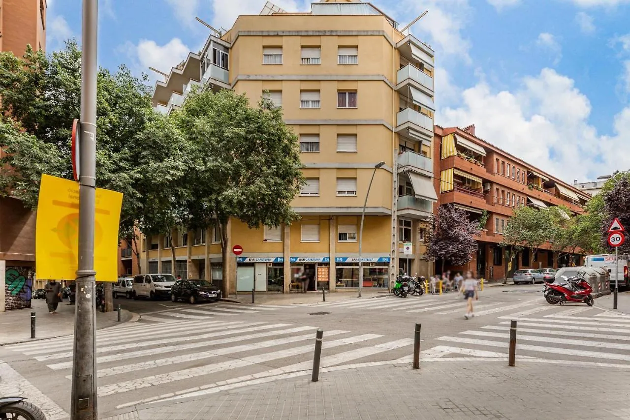 Simply Stunning - Hidden Gem, Heart Of Poble Sec Apartment Barcelona